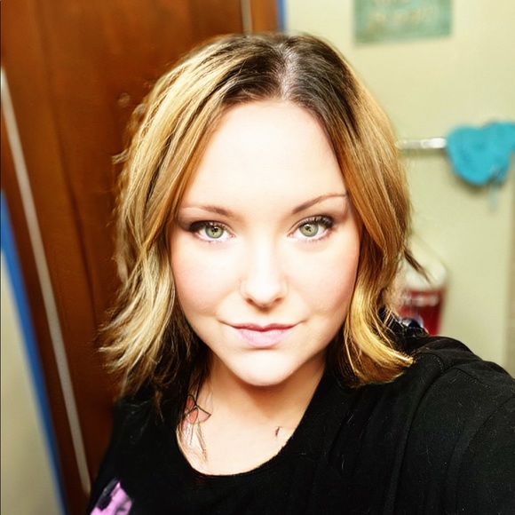 Hey Poshers! I’m Cori! Thank you for stopping by❣️ - Picture 14 of 17